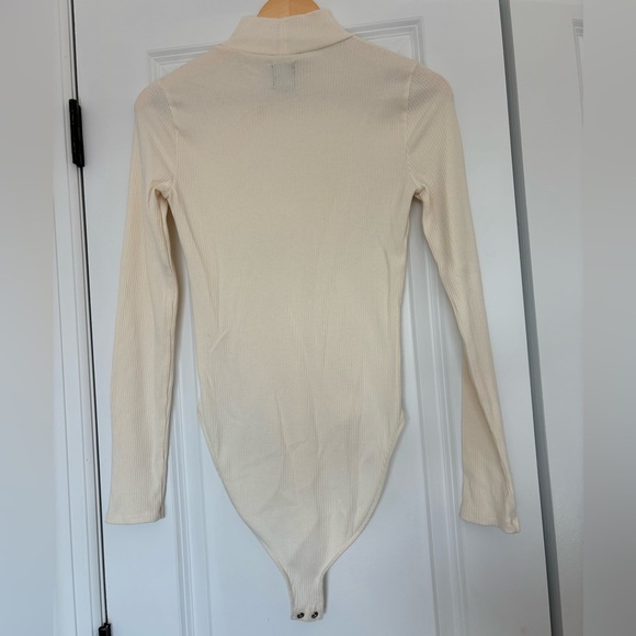 Gap Cream/Beige Ribbed Mock Neck Bodysuit Size Medium - Picture 4 of 5